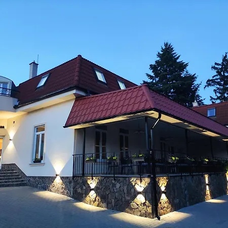 Zamocka Koruna U Hoffera Otel