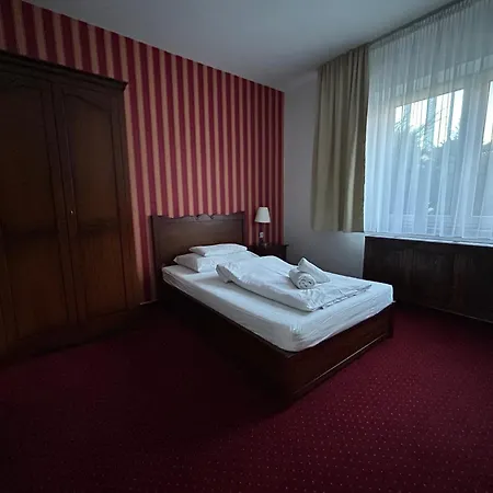 Zamocka Koruna U Hoffera Hotel