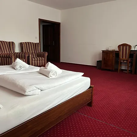 Zamocka Koruna U Hoffera Otel 3*