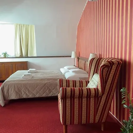 Zamocka Koruna U Hoffera Hotel 3*