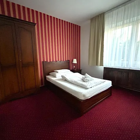 Zamocka Koruna U Hoffera 3*