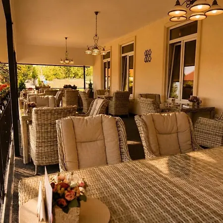 Hotel Zámocká Koruna U Hoffera 3*